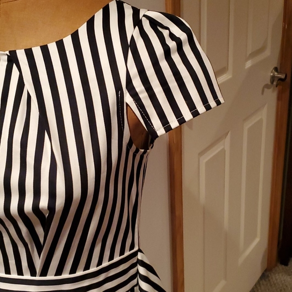 Dress - Picture 6 of 6